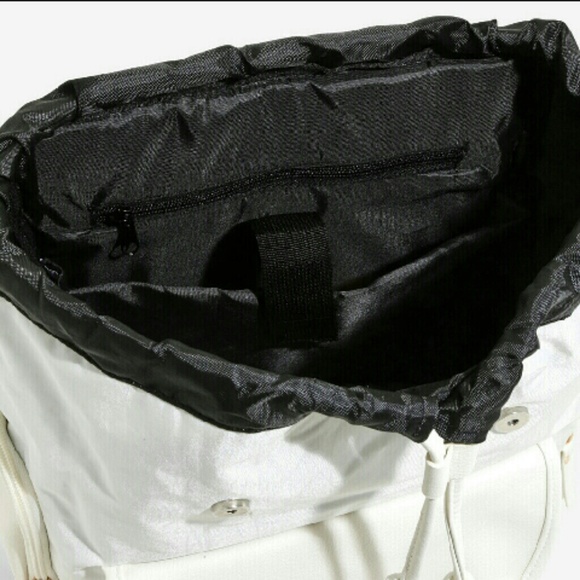 Harry Potter Hedwig Backpack - Picture 7 of 8